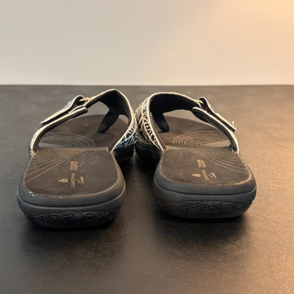 Clarks Cloudsteppers Flip Flops Womens sz 9M Black White Zebra Comfort summer